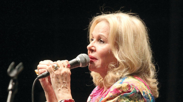 ריימונד אבקסיס עם התזמורת האנדלוסית (צילום: רפי דלויה)