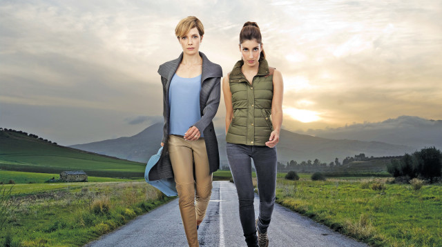 נופלות על הרגליים (צילום: עדי אורני)