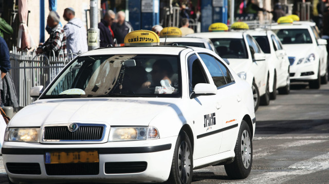 מוניות, צילום אילוסטרציה (צילום: קובי גדעון, פלאש 90)