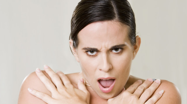 אישה מתכסה, אילוסטרציה (צילום: אינג אימג')