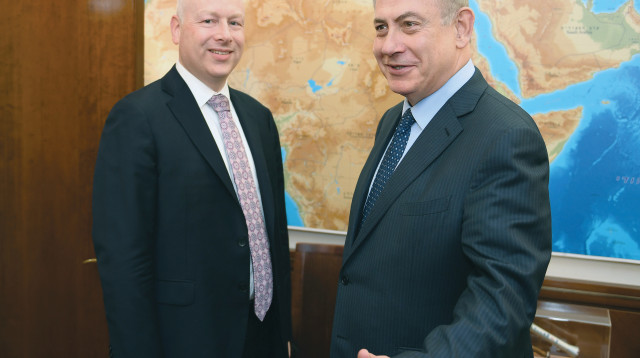 רה"מ נתניהו עם ג'ייסון גרינבלט  (צילום: שגרירות ארה"ב)