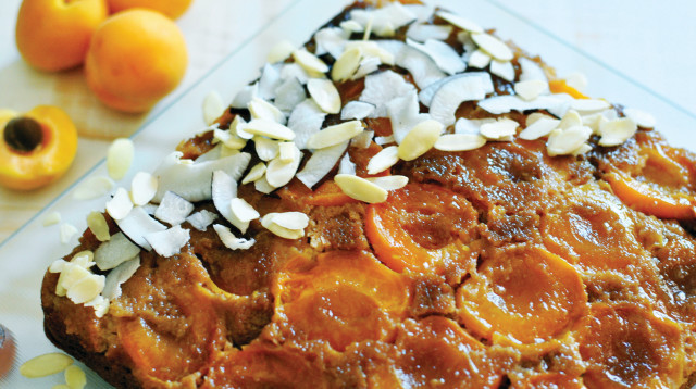 עוגת משמש הפוכה  (צילום: פסקל פרץ רובין)