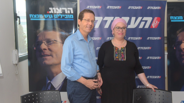 יצחק הרצוג ודינה דיין (צילום: אבשלום ששוני)