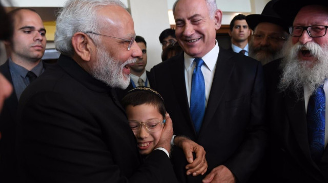 מודי ונתניהו עם מוישי הולצברג (צילום: חיים צח, לע"מ)