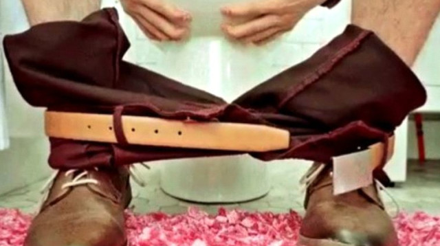 שירותים (צילום: giphy)