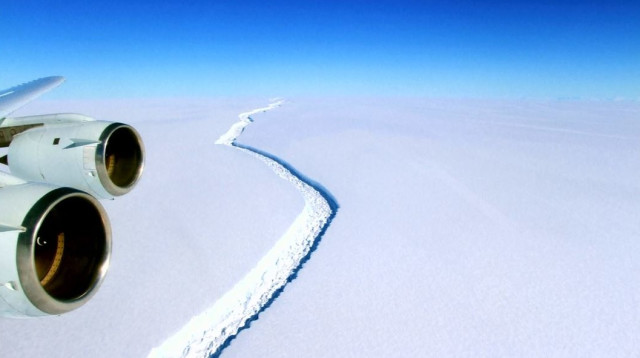 התנתקות קרחון באנטרקטיקה (צילום: רויטרס)