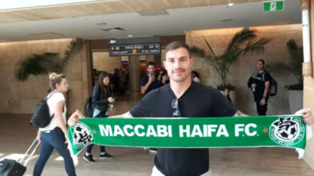 ג'יימס טרויסי במדי מכבי חיפה  (צילום: האתר הרשמי של מכבי חיפה)