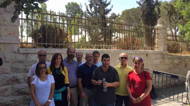 הורי הילדים החולים מהדסה מול בית ראש הממשלה (צילום: "דוברות ההורים")