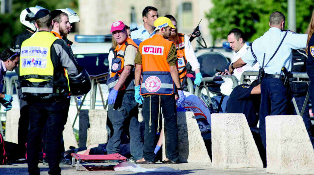 פיגוע הדקירה בשער הפרחים בירושלים (צילום: יונתן זינדל, פלאש 90)