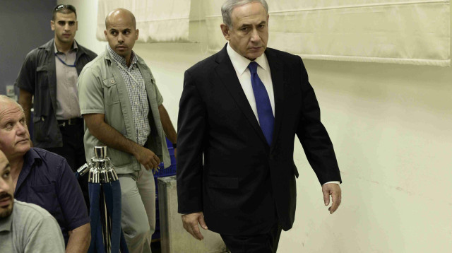 נתניהו בבסיס הקרייה (צילום: פלאש 90)