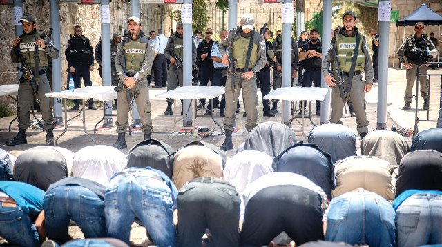 מגנומטרים בכניסה להר הבית (צילום: יונתן זינדל, פלאש 90)