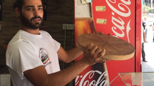 פיגוע הדקירה בפ"ת: שלומי מדר - הדף את המחבל (צילום: אלון חכמון)