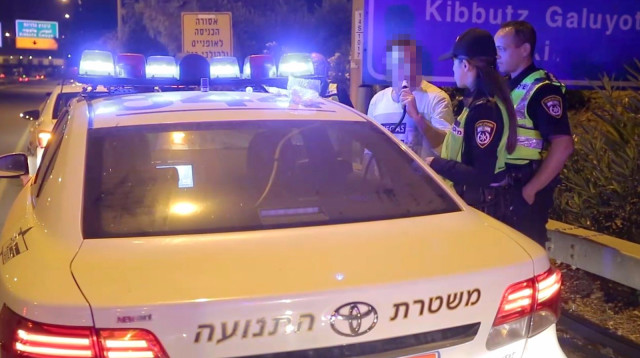 בדיקת אלכוהול (צילום: דוברות המשטרה)