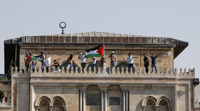 דגל פלסטין במסגד אל אקצה (צילום: AFP)