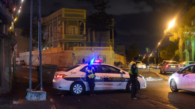 כוחות משטרה מאבטחים ביפו (צילום: אבשלום ששוני)