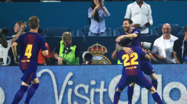 מסי חוגג בברצלונה  (צילום: AFP)