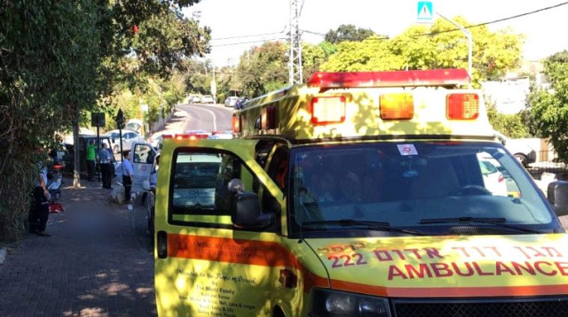 אמבולנס בזירת תאונת דרכים  (צילום: דוברות מד"א)