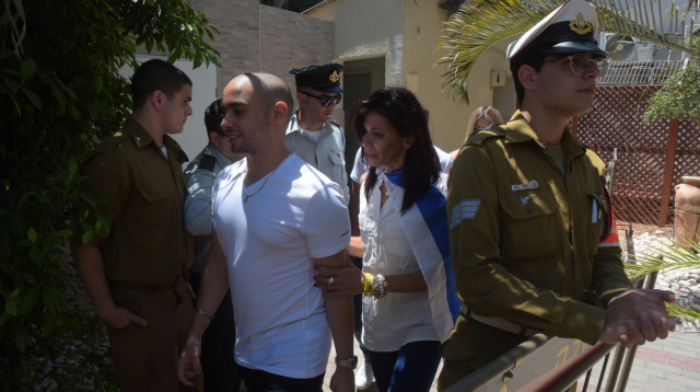 אלאור אזריה ואמו אושרה (צילום: אבשלום ששוני)