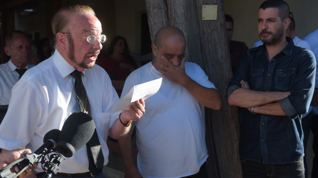 צ'רלי אזריה ועו"ד יורם שפטל (צילום: אבשלום ששוני)