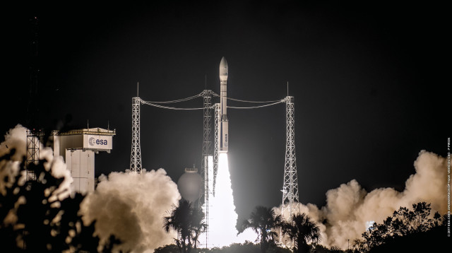 שיגור לוויין התעשייה האווירית (צילום: אריאנספייס)