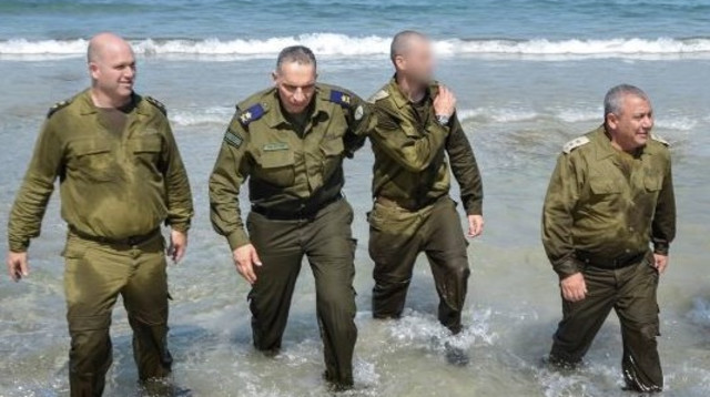 הרמטכ"ל ומפקדי חיל הים (צילום: דובר צה"ל)