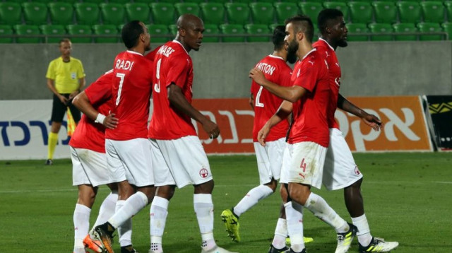 הפועל באר שבע חוגגת בבולגריה (צילום: אודי ציטיאט)