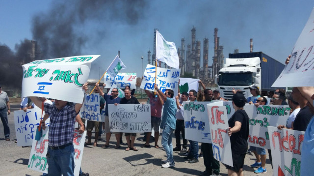 הפגנת עובדי חיפה כימיקלים צפון (צילום: כוח לעובדים)