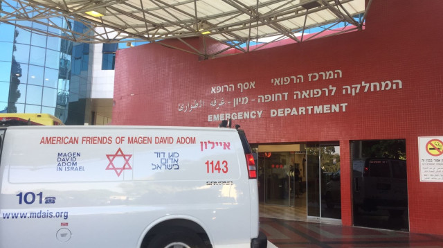 בית החולים אסף הרופא, אמבולנס (צילום: יאסר עוקבי)