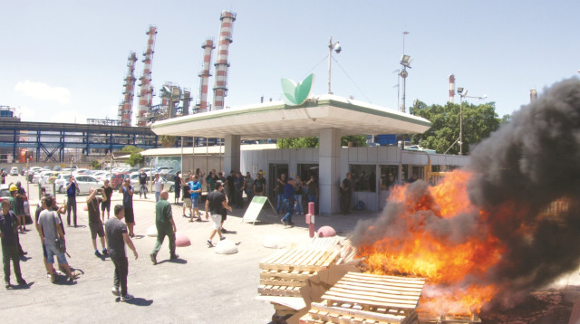 הפגנה מחוץ לחיפה כימיקלים (צילום: באסל עווידאת, פלאש 90)