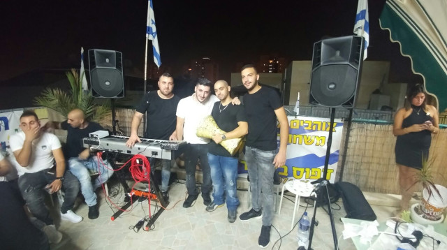 אלאור אזריה חוגג יום הולדת לאמו (צילום: רן כרמי בוזגלו)