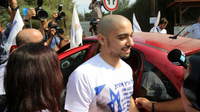 אלאור אזריה לפני כניסתו לכלא (צילום: אבשלום ששוני)