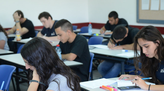 תלמידים בכיתה. למצולמים אין קשר לנאמר (צילום: יוסי זליגר)