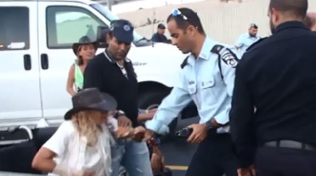 אלימות בהפגנת הנכים (צילום: דוברות המשטרה)