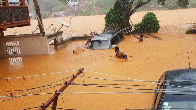 מפולת בוץ בסיירה לאון (צילום: AFP)