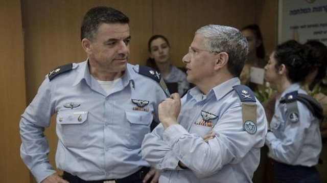 האלופים אמיר אשל ועמירם נורקין (צילום: דובר צה"ל)