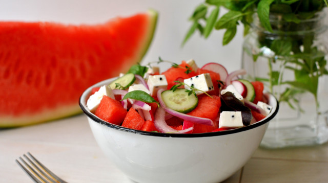 סלט אבטיח, מלפפונים וצנוניות (צילום: פסקל פרץ רובין)