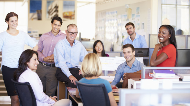 עובדים מאושרים במשרד, אילוסטרציה (צילום: אינג אימג')