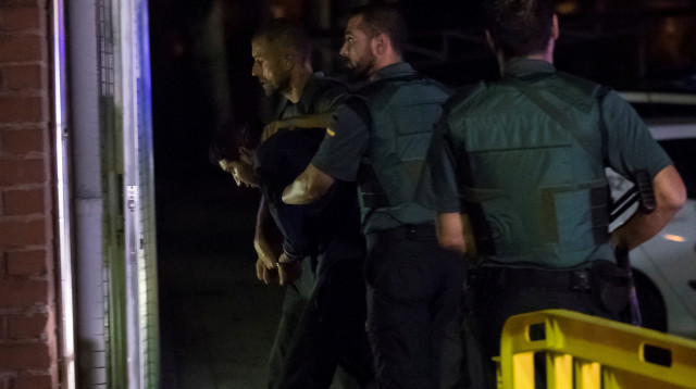 חשוד בתכנון הפיגוע בברצלונה מובא למעצרו (צילום: רויטרס)