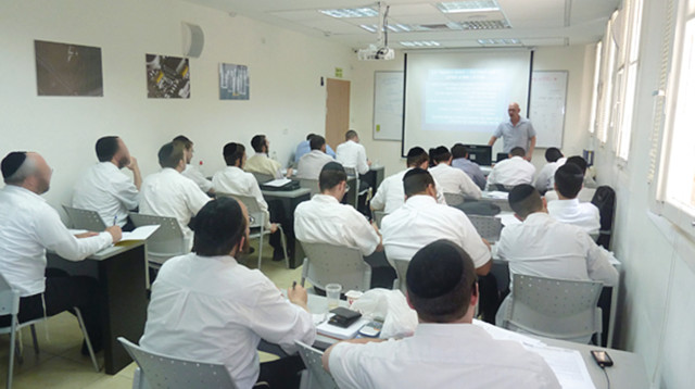 סטודנטים חרדים, אילוסטרציה (צילום: אתר קמפוס שטראוס)