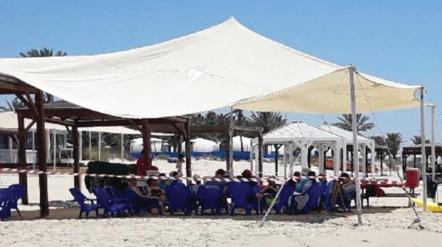 מאהל שהוקם באחת החופים (צילום: רשות מקרקעי ישראל)