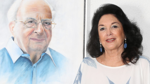 מירי שפיר־נבון עם תמונת בעלה המנוח, הנשיא החמישי יצחק נבון ז"ל (צילום: מירי צחי)