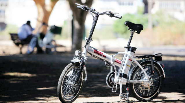 אופניים חשמליים (צילום: נאור רהב)