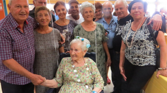 יום הולדת לגסיה נון בקיבוץ עין גב (צילום: אריאל צור)