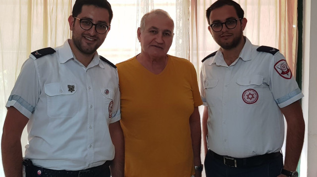 האחים הורביץ עם פרנסיס אוחנה (צילום: מד"א)