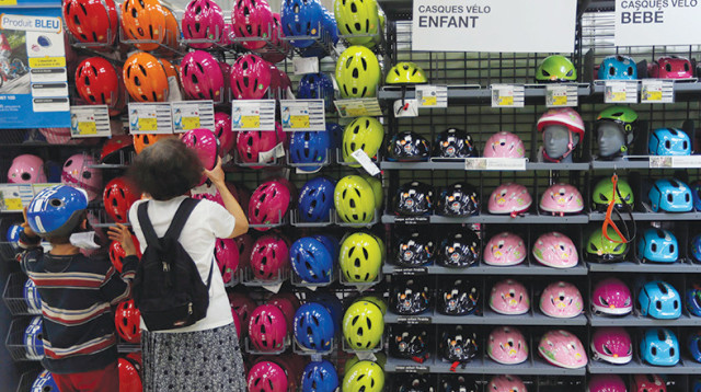 סניף דקטלון (צילום: רויטרס)