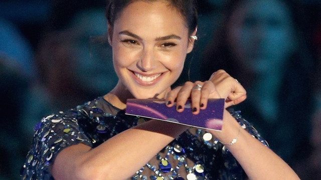 גל גדות בטקס ה-VMA (צילום: AFP)