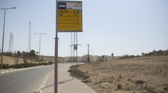 תחנת אוטובוס נטושה (צילום: ליאור מזרחי, פלאש 90)