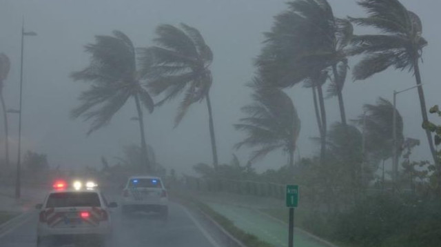 הוריקן אירמה משתולל בפורטו ריקו (צילום: רויטרס)