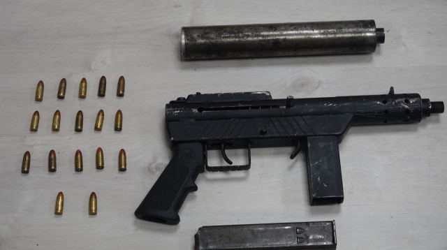 כלי נשק שחשפה המשטרה במבצע (צילום: דוברות המשטרה)