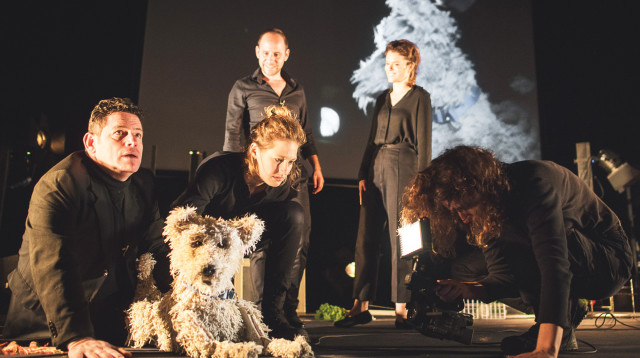 "פתאום דפיקה בדלת" (צילום: יאיר מיוחס)